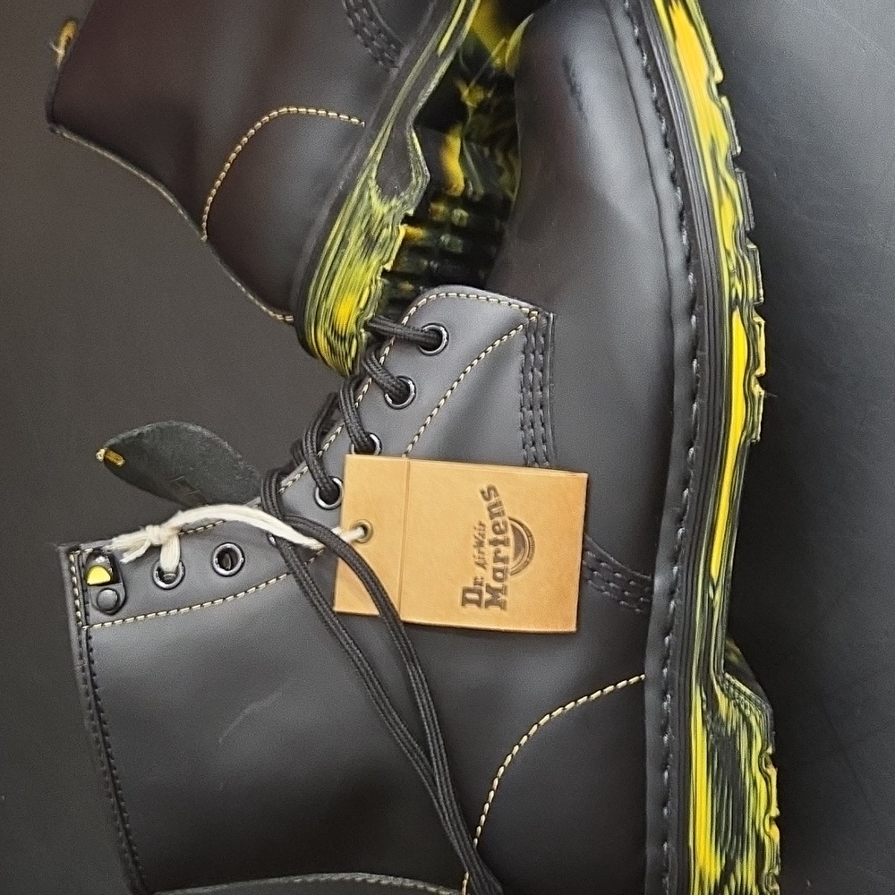 Dr. Marten's Marbled Sole Smooth Leather Lace Up 1460 - Picture 2 of 12
